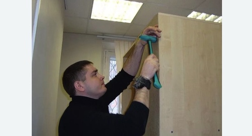 Разборка и сборка мебели в офисе. Маяковская